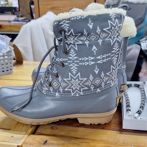 Pendleton Gray and Cream Patterned Boots - Picture 7 of 8